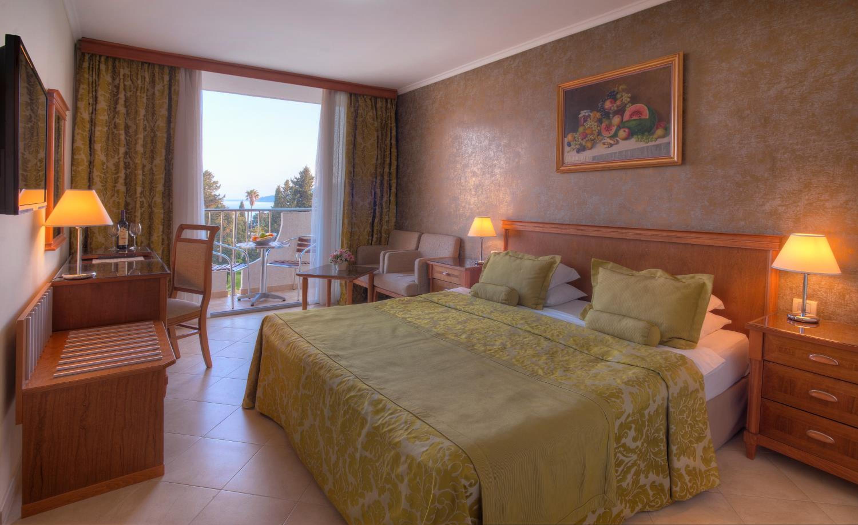 Room, Double or Twin Bed, Lateral Side Sea View