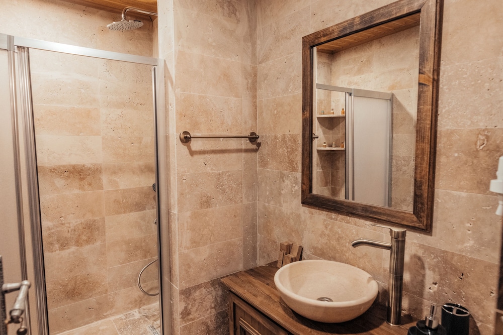 Bayar Cave Suite 58/60