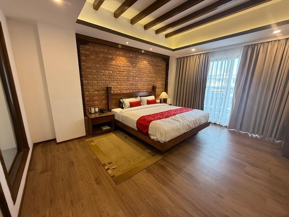 HERITAGE, SUITE