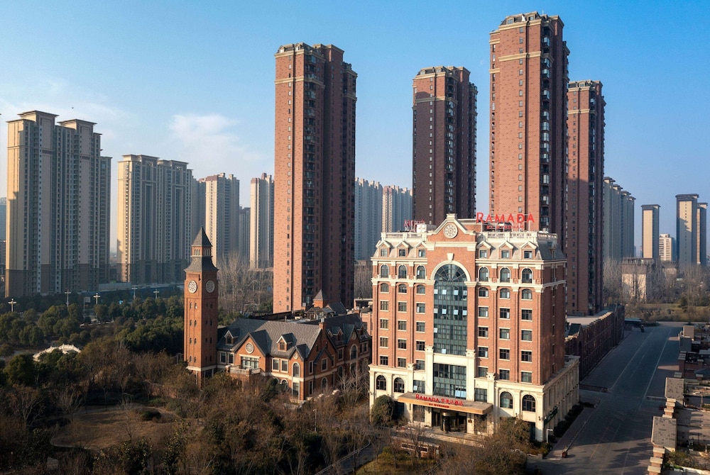 Ramada by Wyndham Zhumadian West Station 32/33