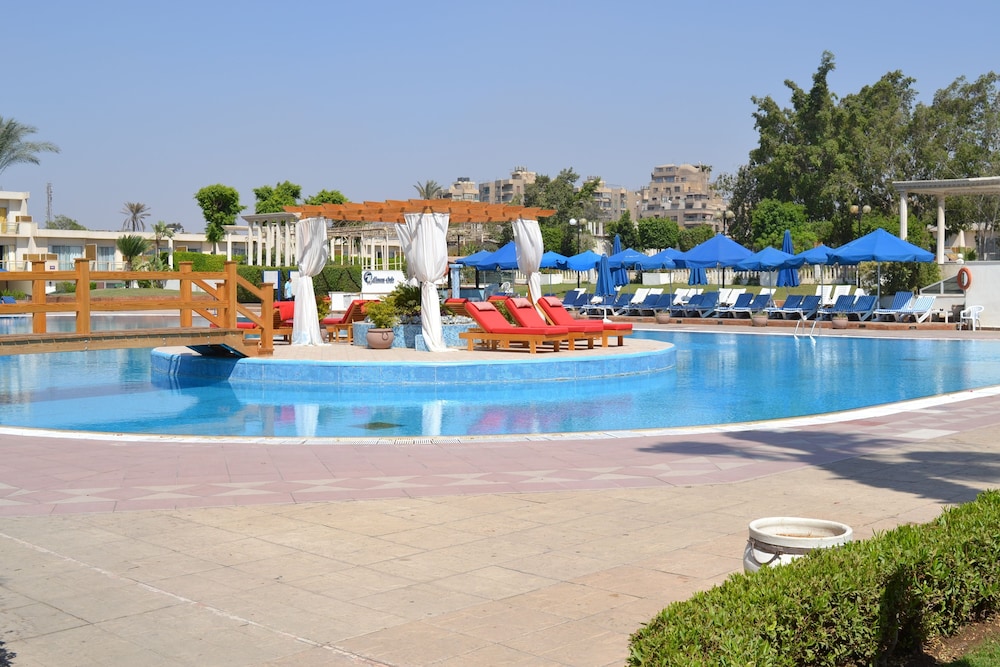 Pyramids Park Resort Cairo in Kirdasah