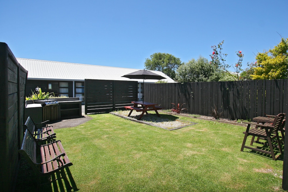 16 Northgate Motor Lodge 34/35