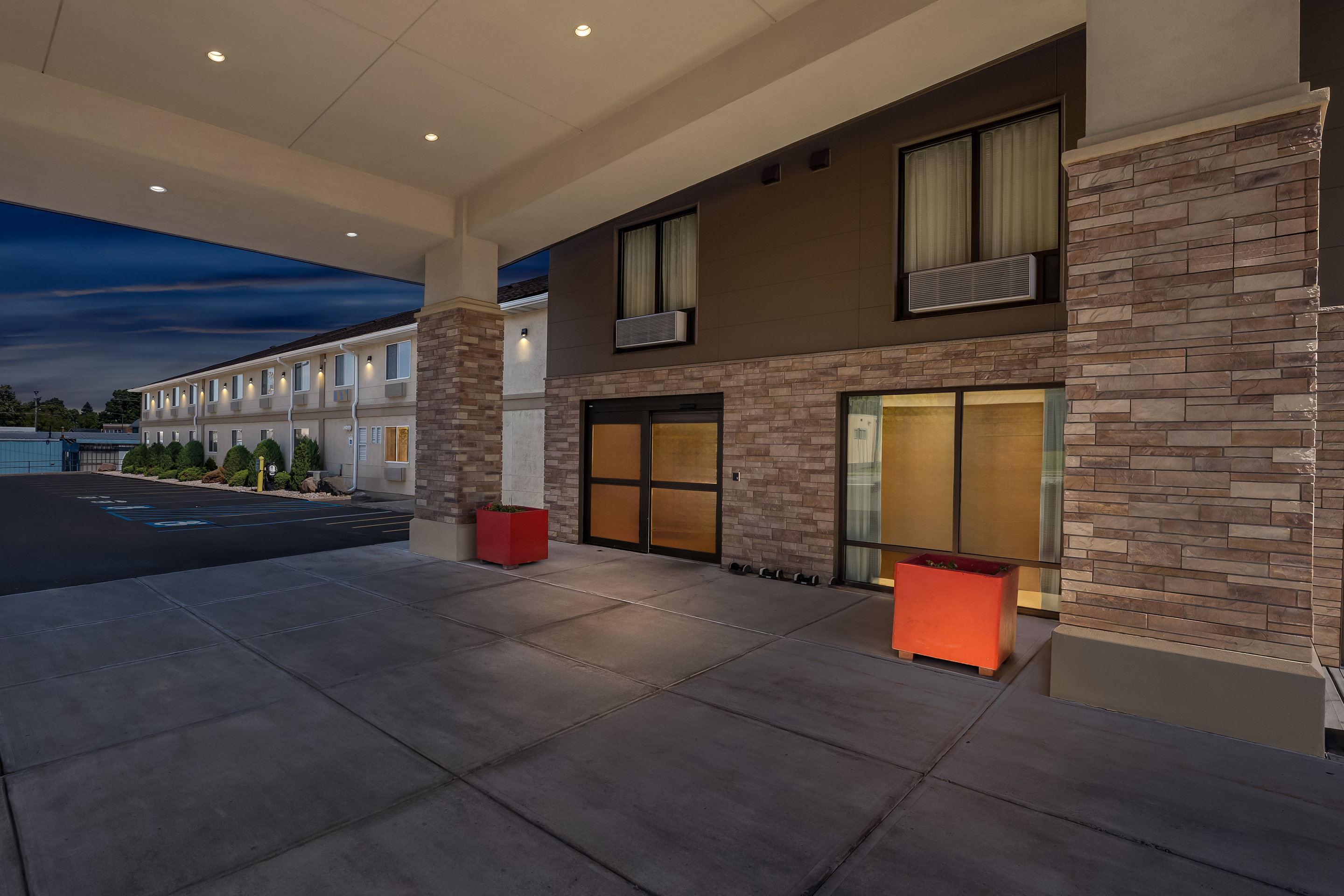 Red Roof Plus Suites Malone 40/40