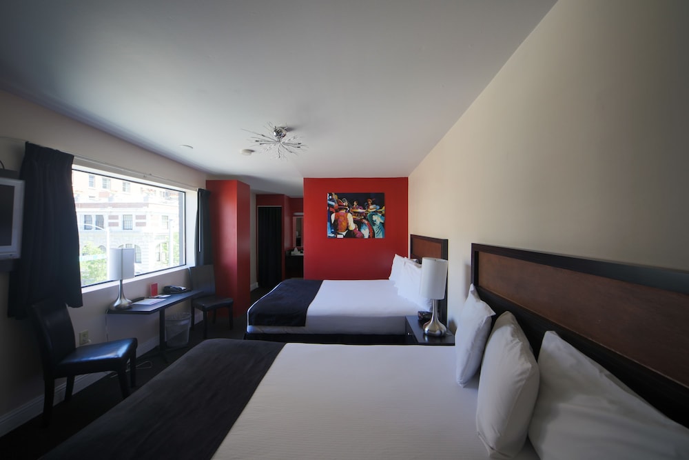 Hotel Ruby 6/27