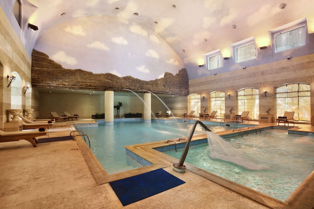 swimming pool spa