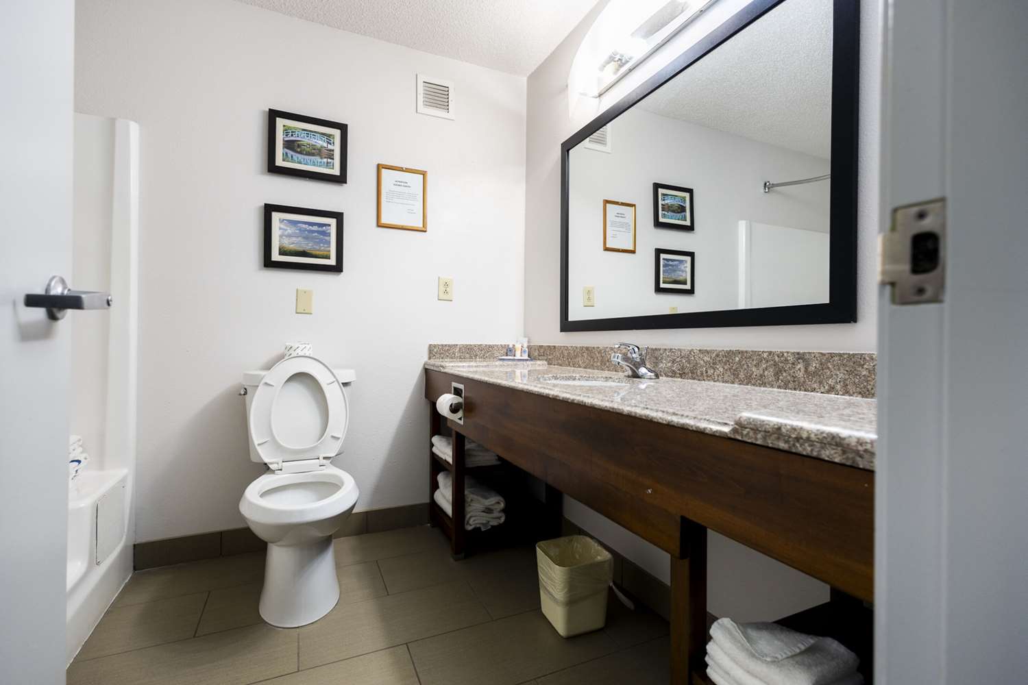 Comfort Suites Springfield I-70 32/32