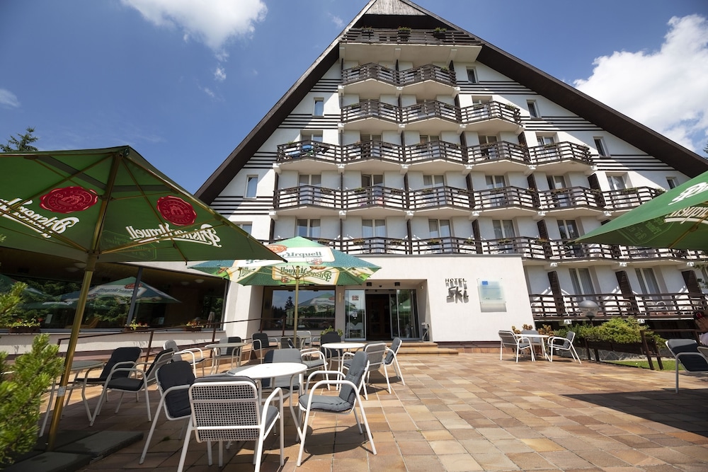 Hotel Ski 2/50
