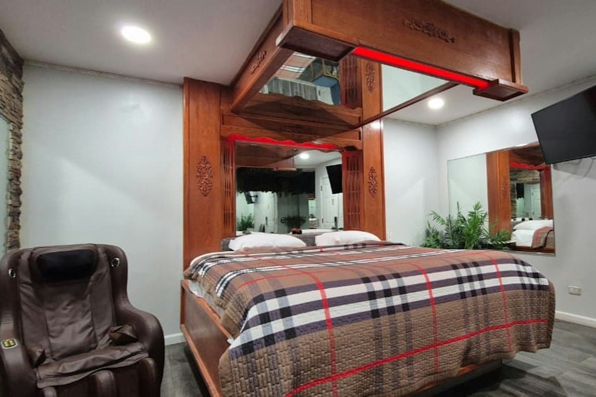 King Bed Non-Smoking with Jetted Tub