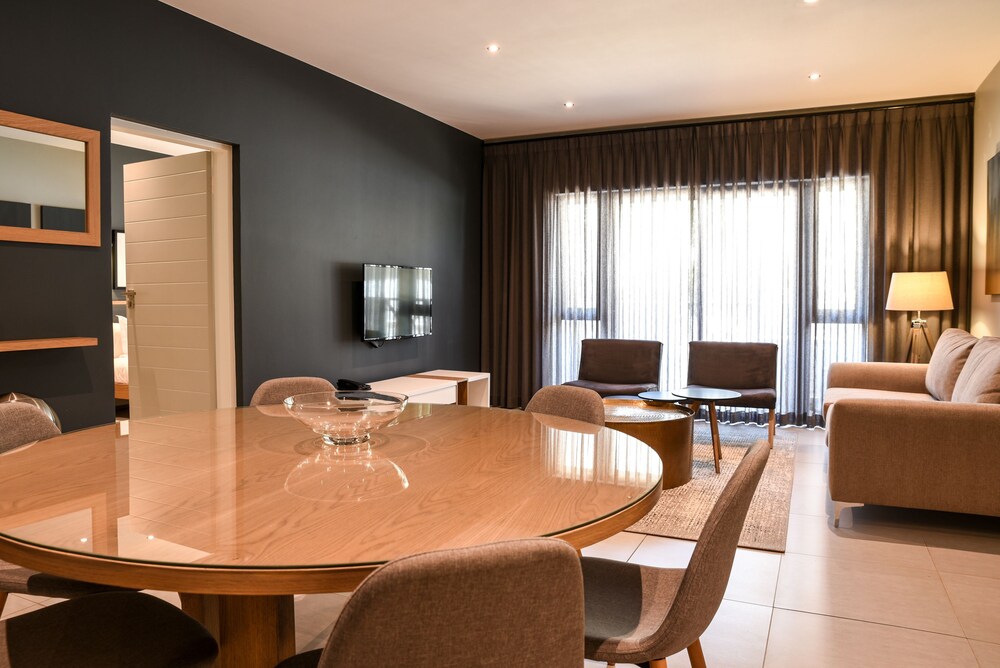 The Residency Sandhurst 44/60