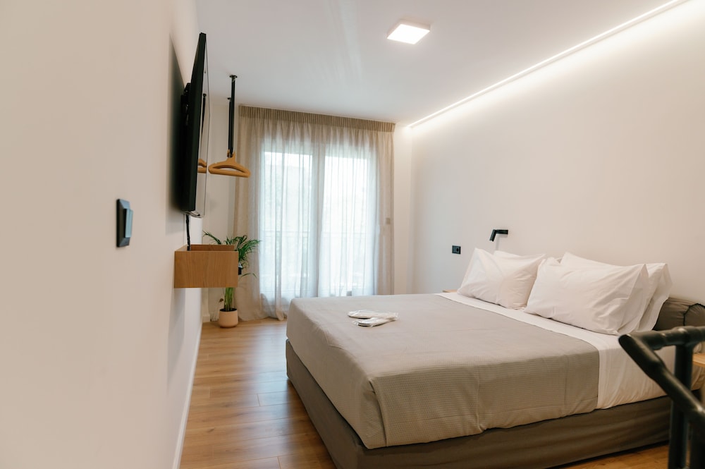 2 Bedrooms, 2 Double Beds, 2 Bathrooms, Sofa, Annex