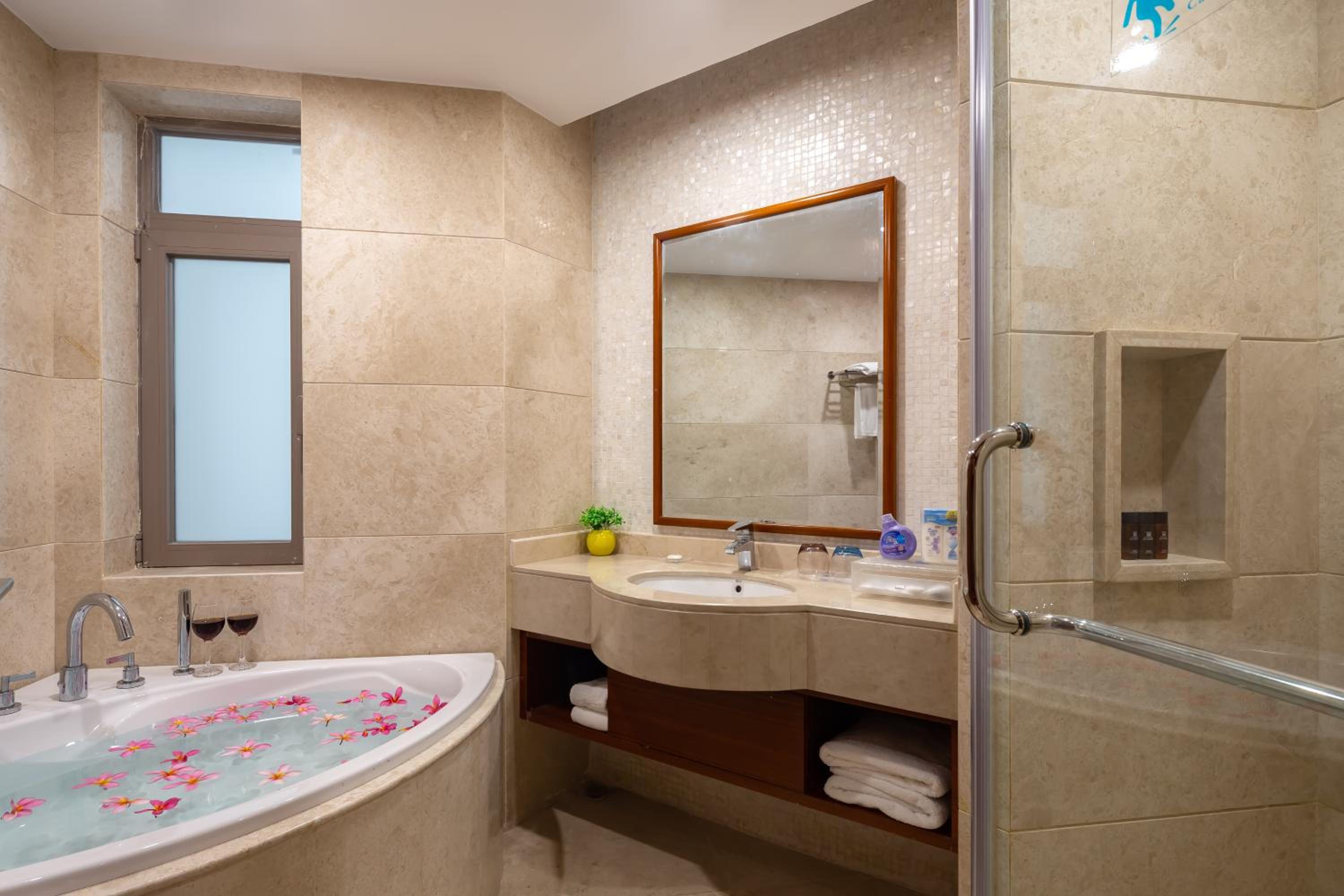 sanya seacube holiday hotel