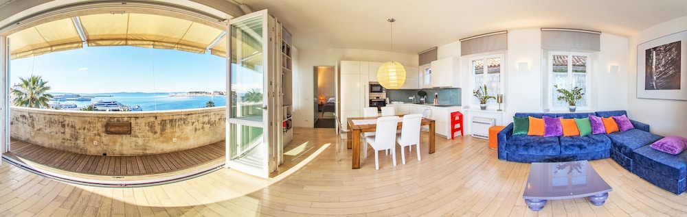 Riva Luxury Suites 31/50