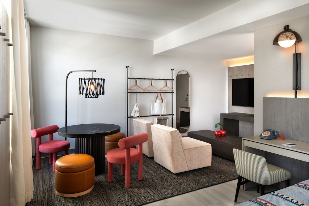 Moxy St Petersburg Downtown 19/37