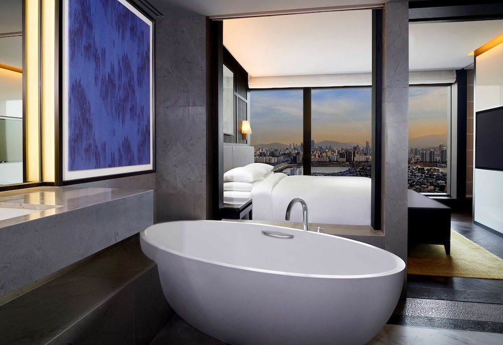 GRAND HYATT SEOUL 66/67
