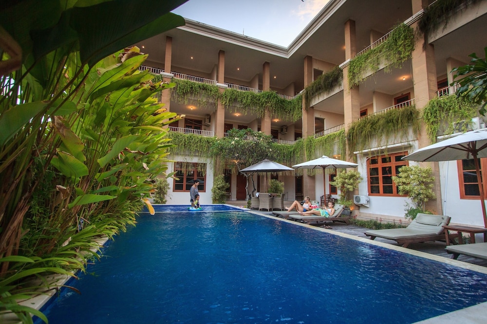 Pondok Anyar Inn 34/50