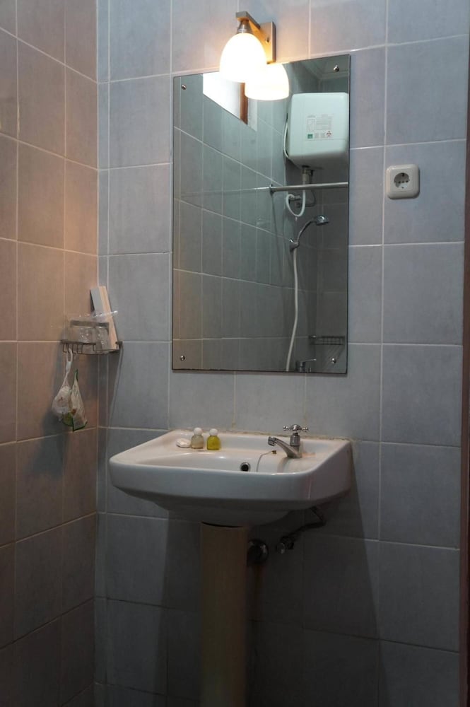 Hotel Kirana 53/54