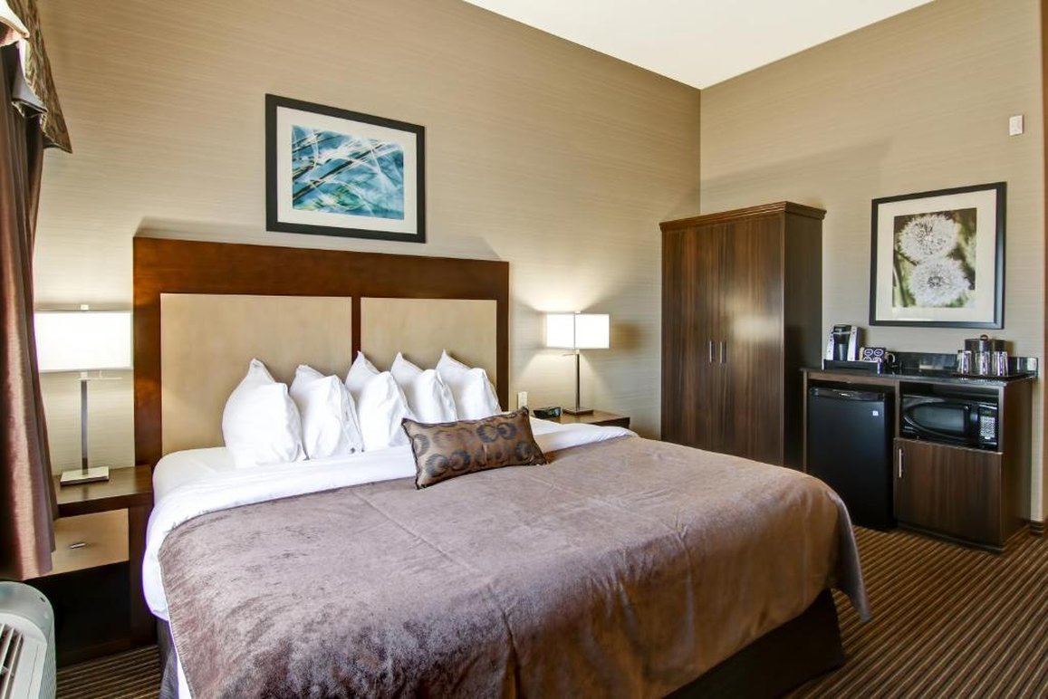 Canalta Hotel Assiniboia 10/35