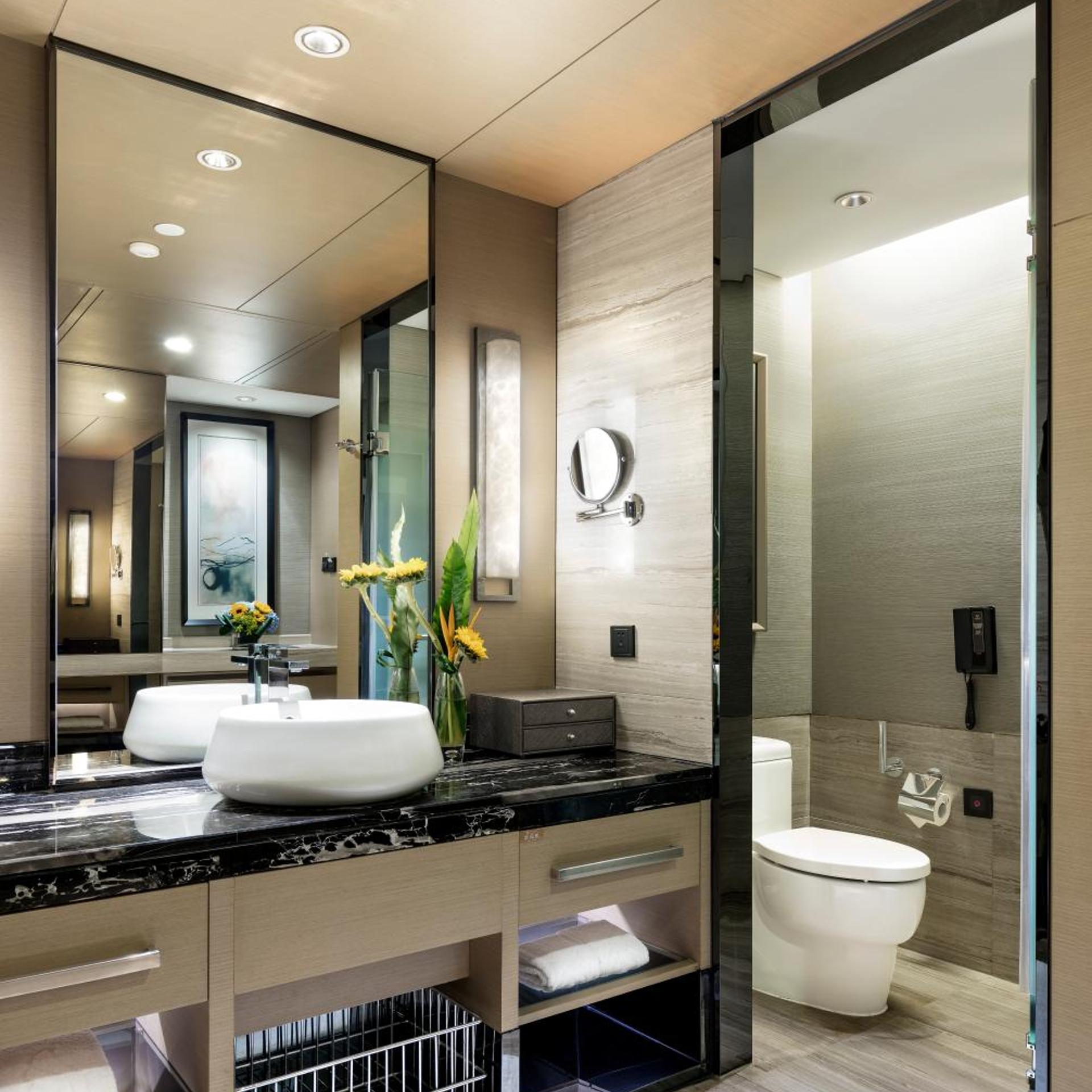Longchamp Garden Hotel 31/35