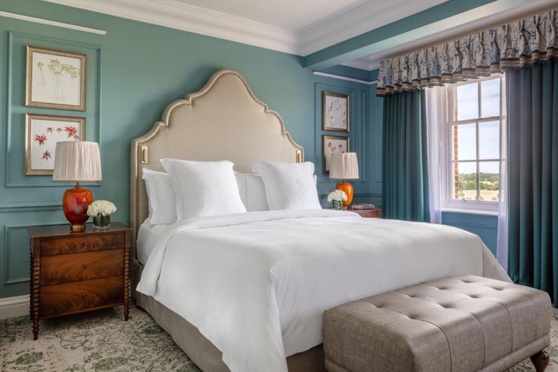Olive, Suite, King Bed, Parlor