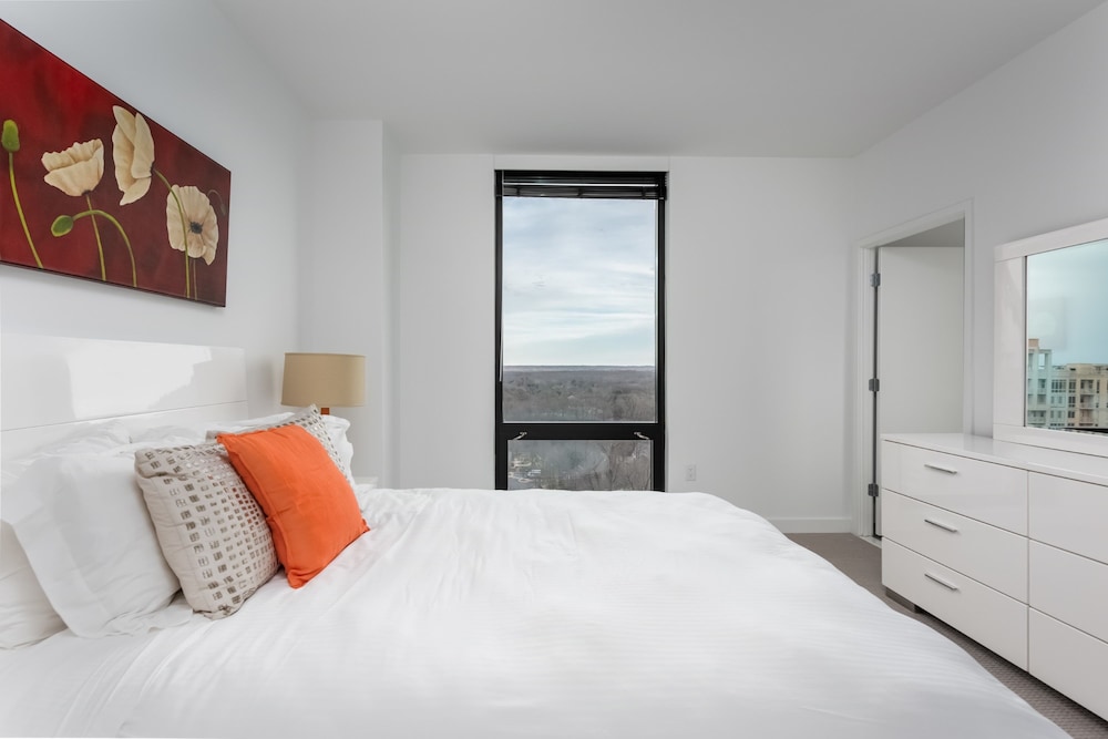 Global Luxury Suites at Reston Town Center 12/75