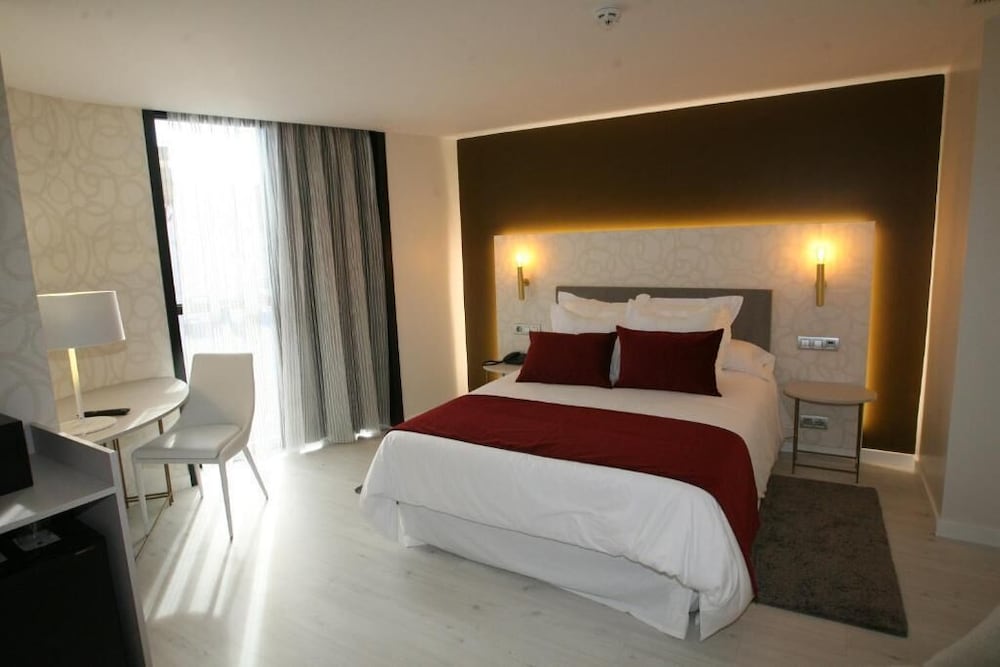 HOTEL CARDENAL 11/30