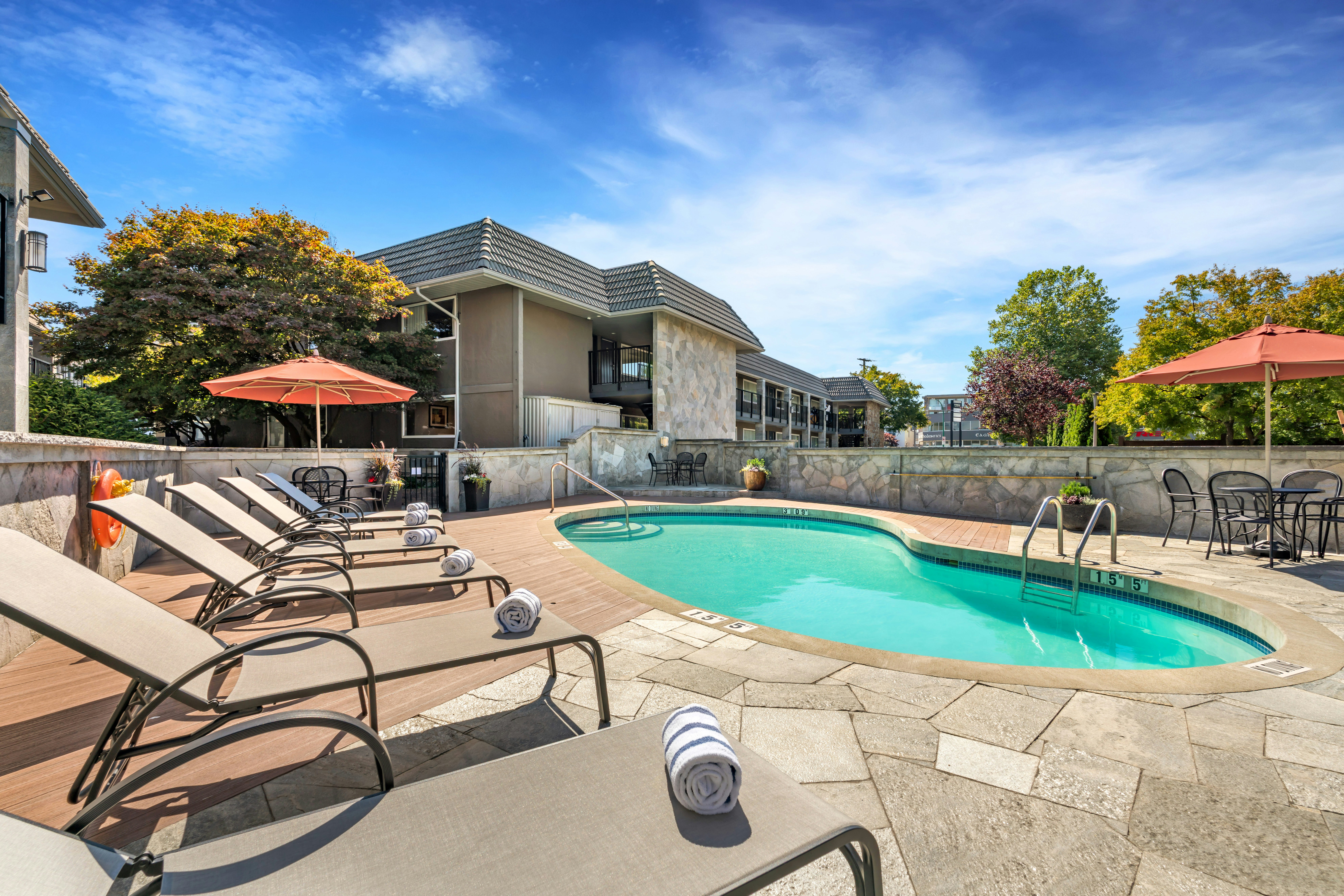 Best Western Plus Burnaby Hotel 73/76