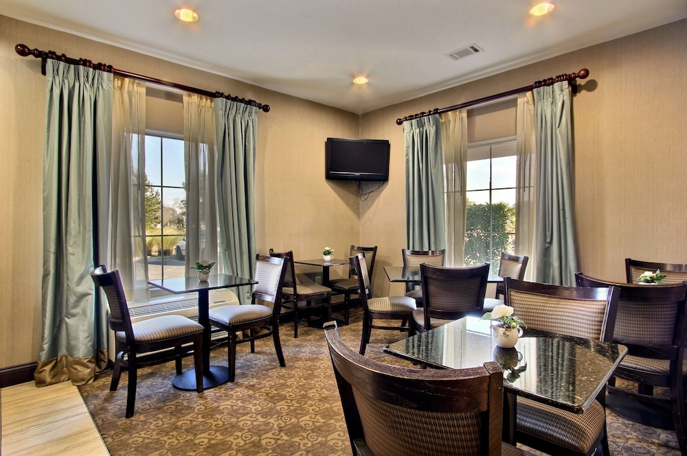 Magnolia Inn Suites 41/50