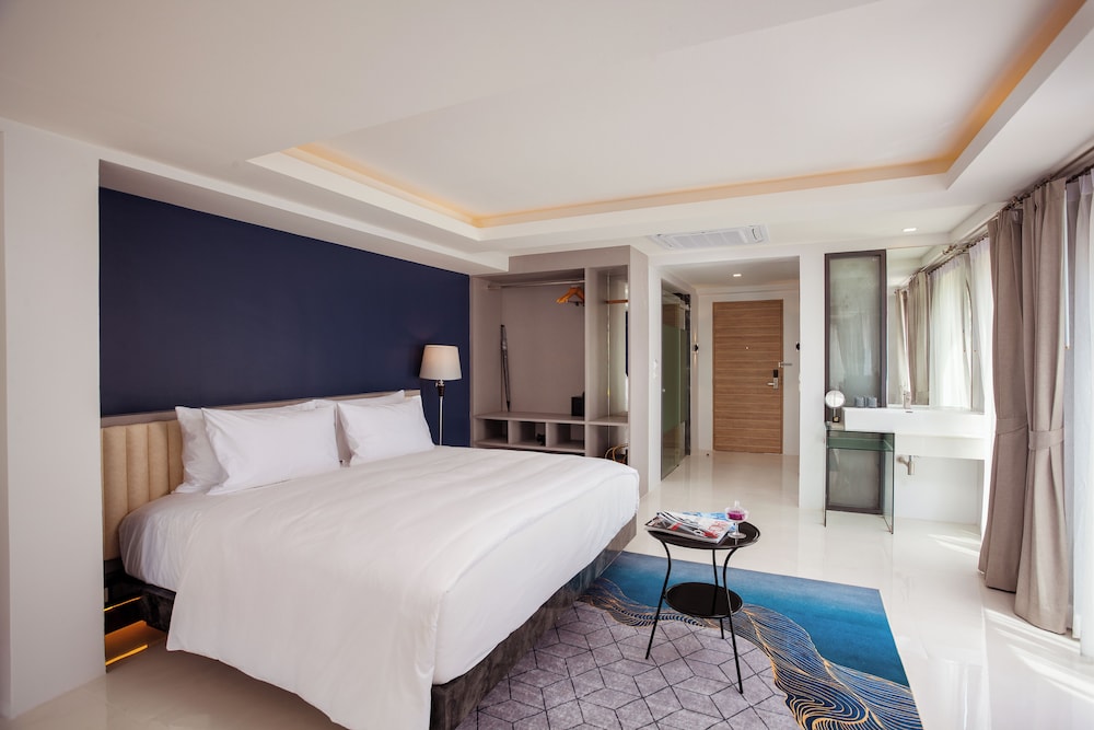 Anona Beachfront Phuket Resort 21/65