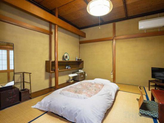 غرفة تُحدَّد حسب التوفر