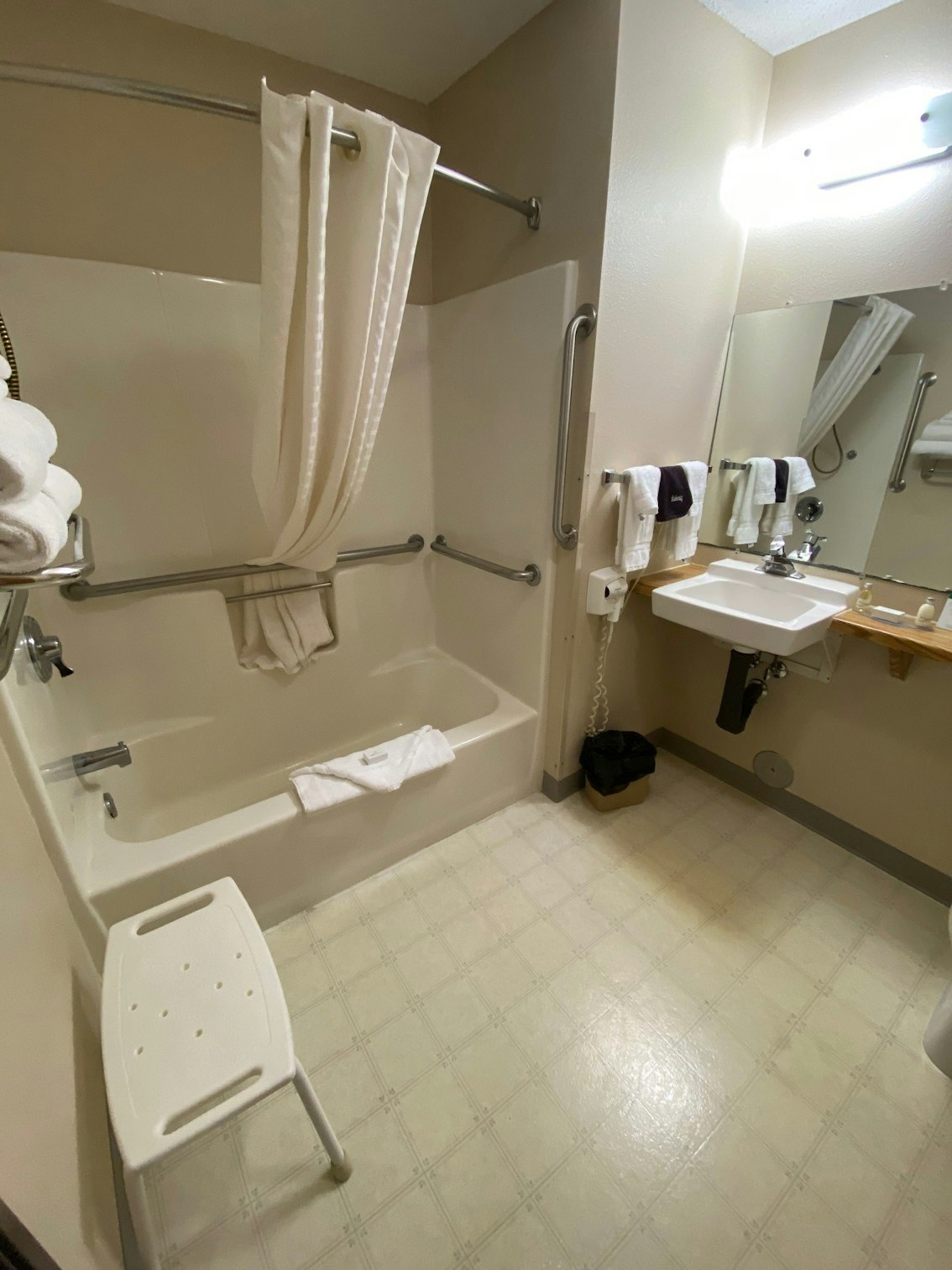 Boarders Inn and Suites Broken Bow 42/43
