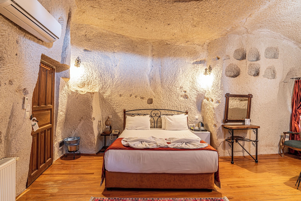 Traditional, Queen Bed, Dervish Cave House 4/10