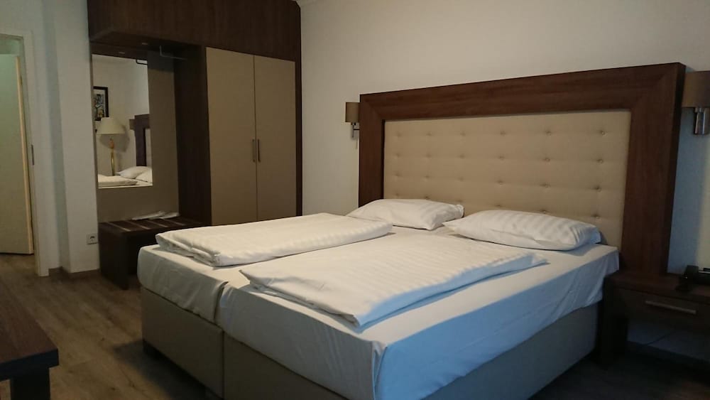 Rugs Hotel Dusseldorf 19/50