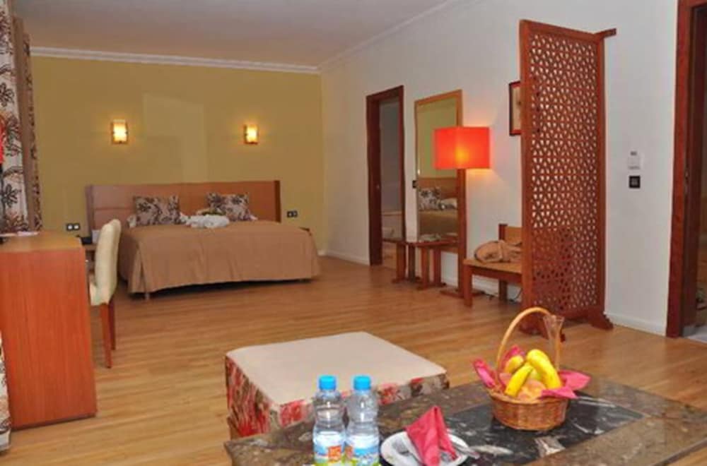 HOTEL ACROSS FEZ 11/18