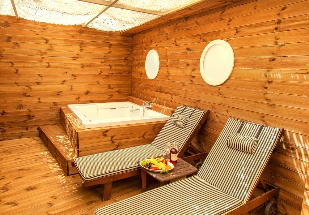 Elmi Suites 29/55
