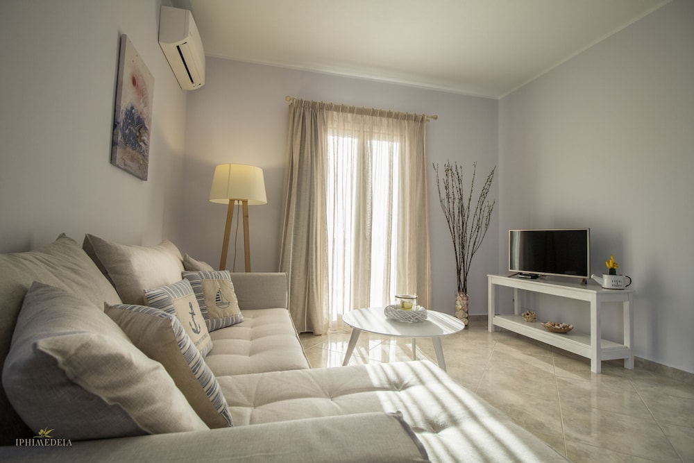 Iphimedeia Apartments Suites 51/75