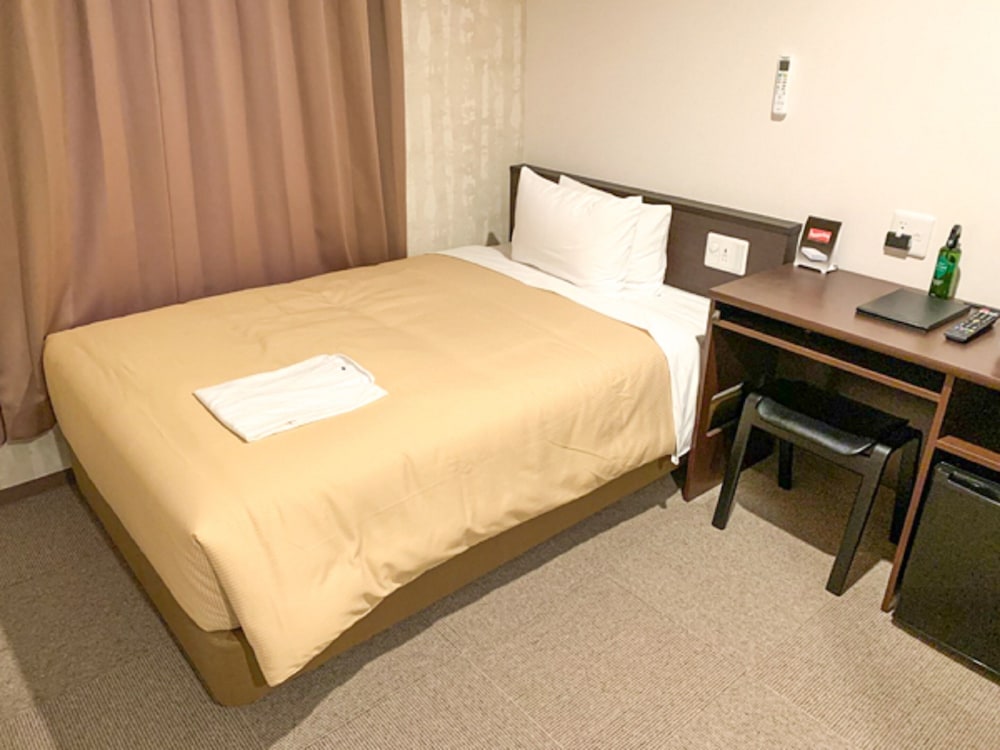 ROOM, SINGLE