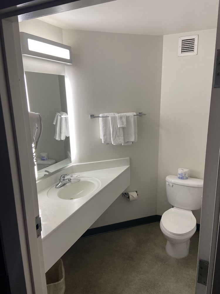 Motel6 Saskatoon, SK 52/55