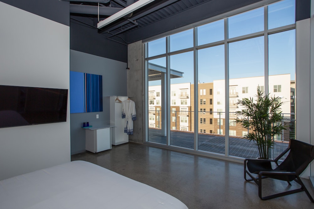 Hotel Revel 43/48