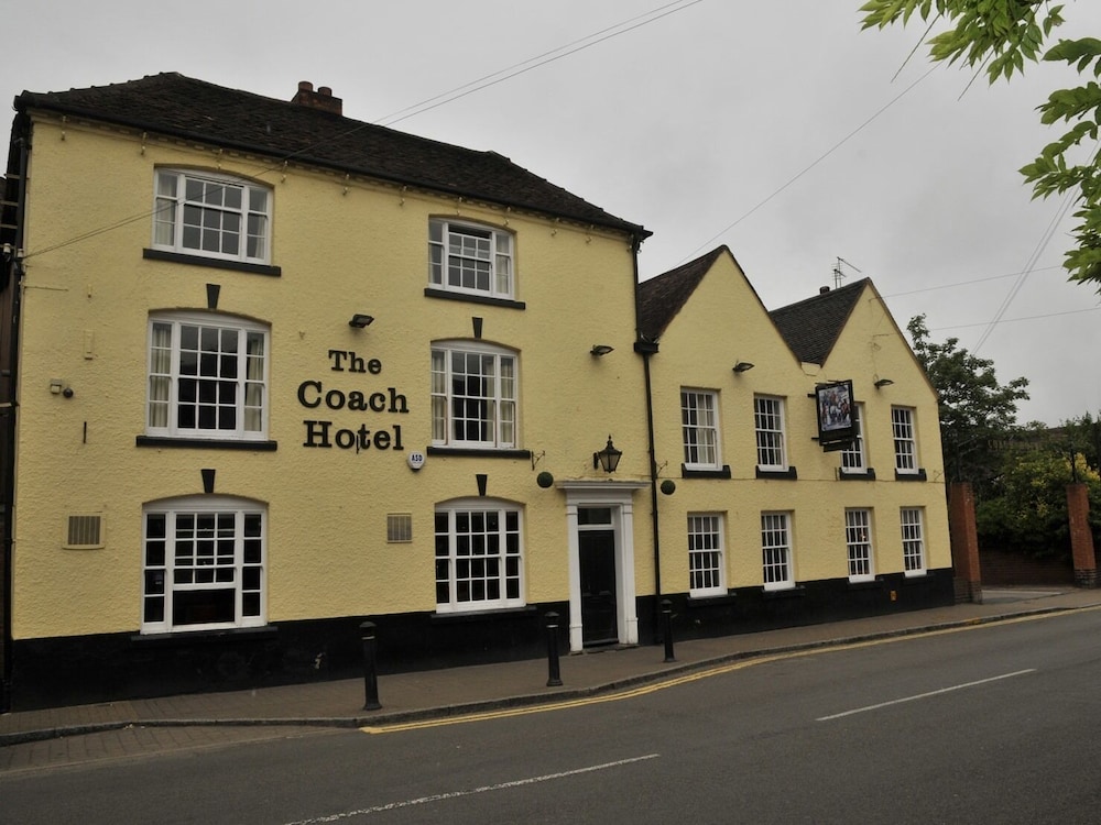 The Coach Hotel 2/34