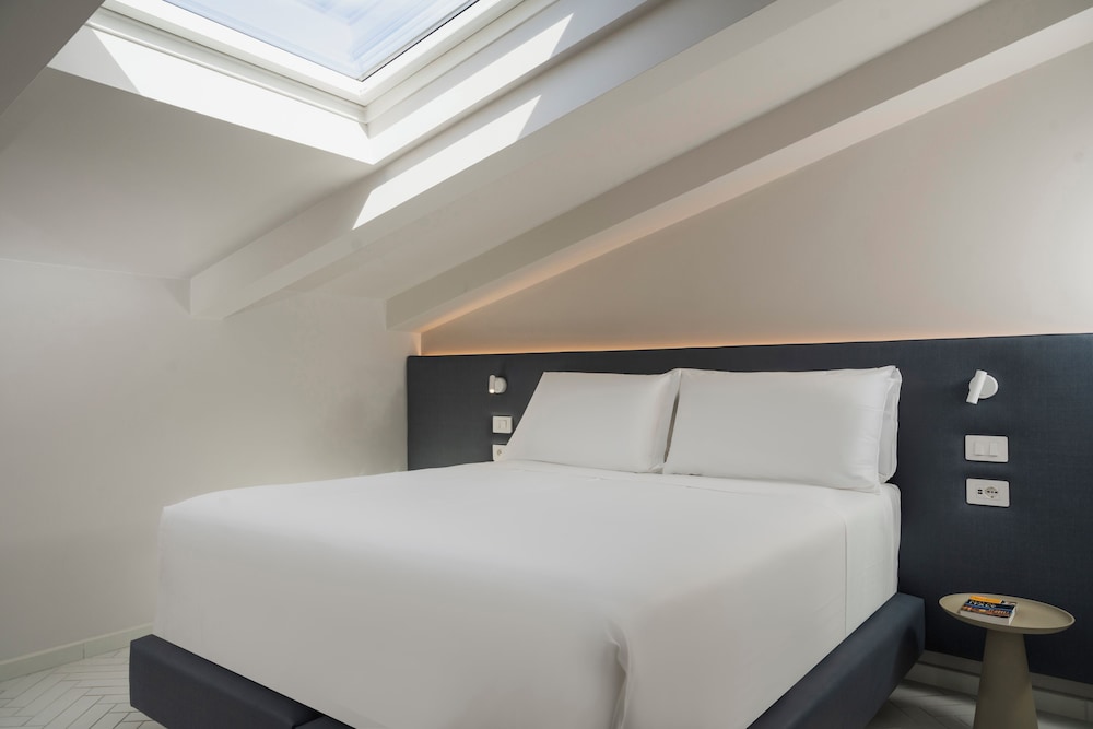 Room, Twin Beds, Attic، Palazzo Tasso 7/10