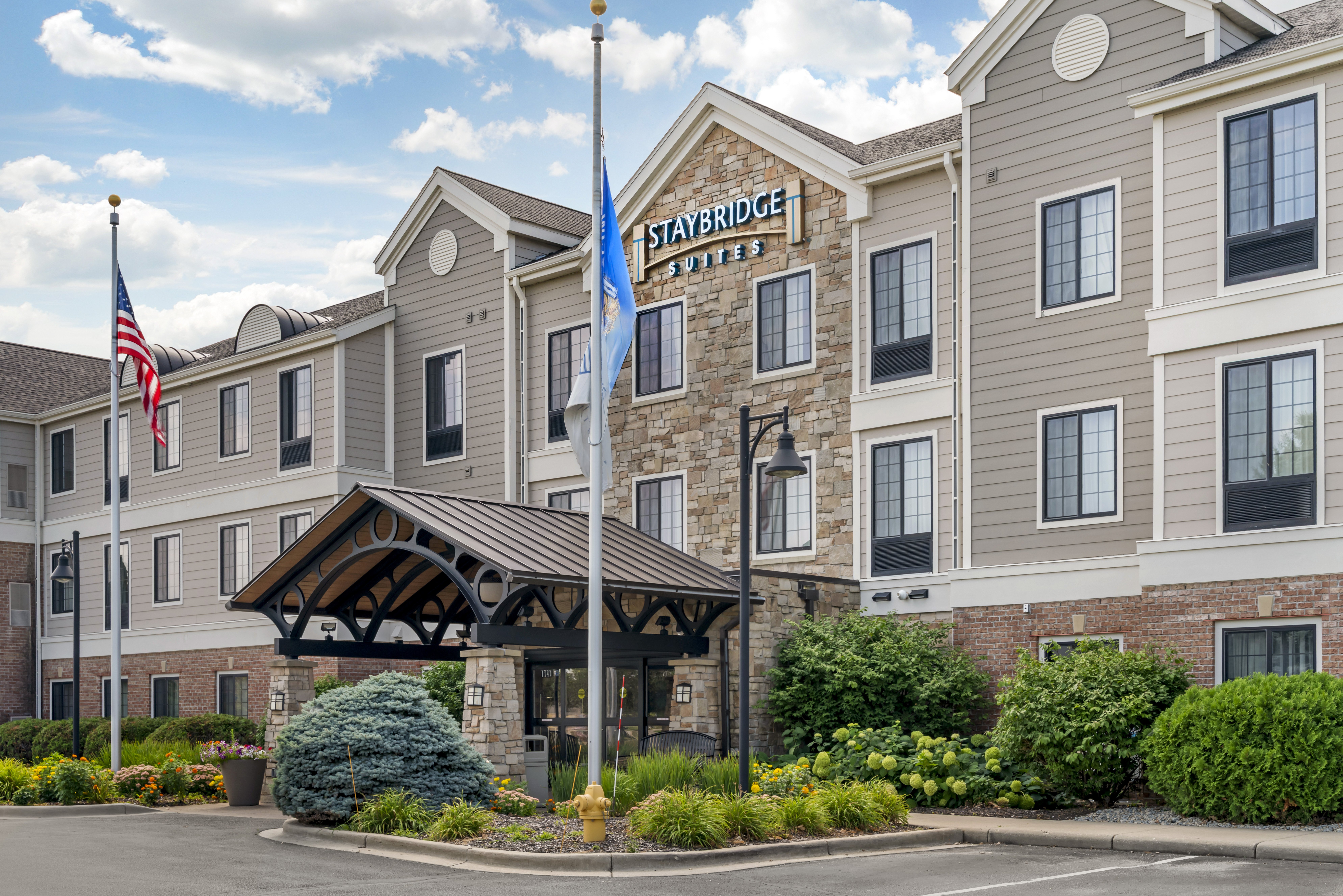 Staybridge Suites Milwaukee West-Oconomowoc 66/73