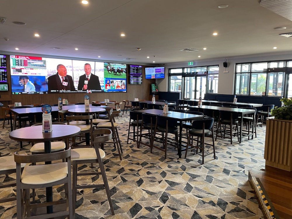 MEADOWBROOK HOTEL BRISBANE 30/40