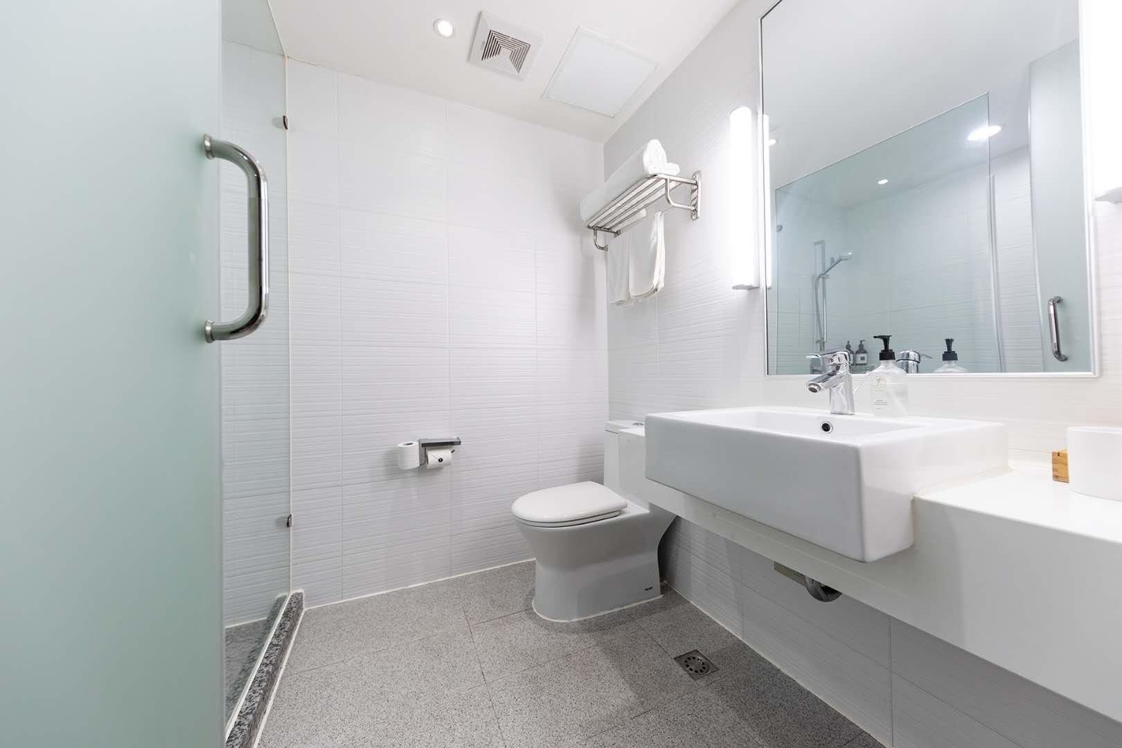 Ji Hotel (Shanghai Jiayi Road subway station) 32/36