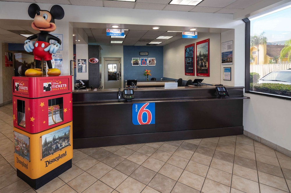 Motel6 Anaheim, CA - Maingate 10/58