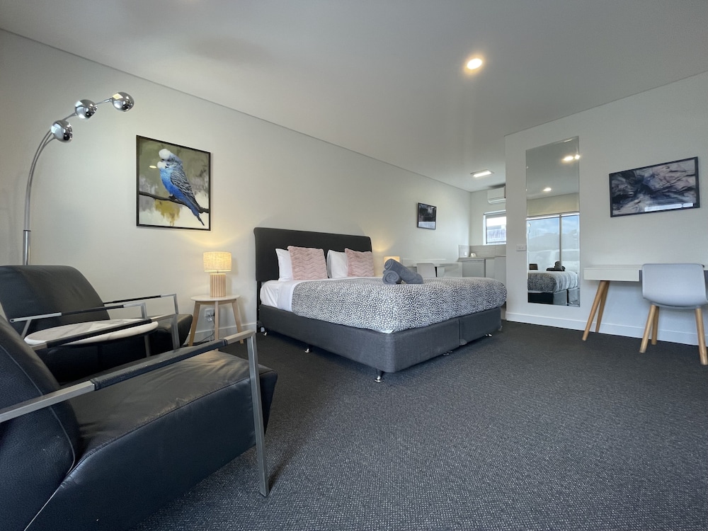 Coastal Motel 26/66
