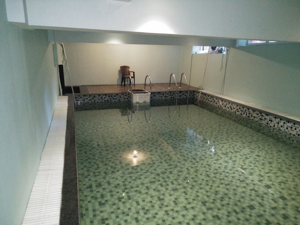 Hotel Mount Regency 50/67