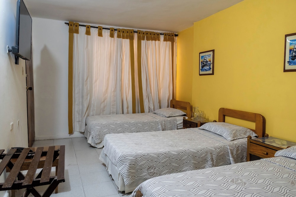 Veleros Hotel 17/57