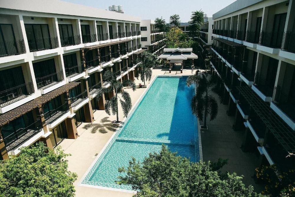 Summer Tree Hotel 66/68
