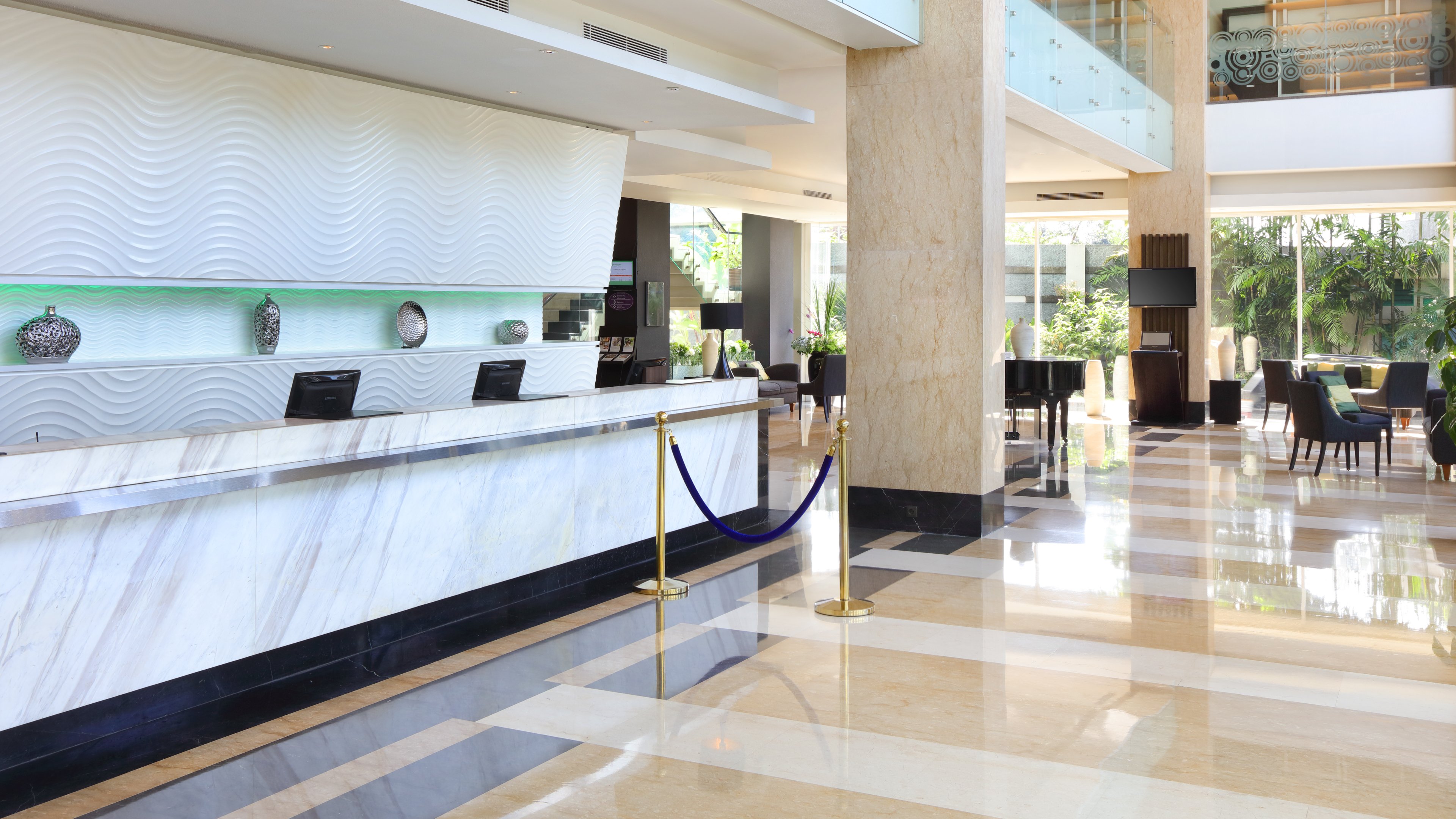 Holiday Inn Pasteur 5/50