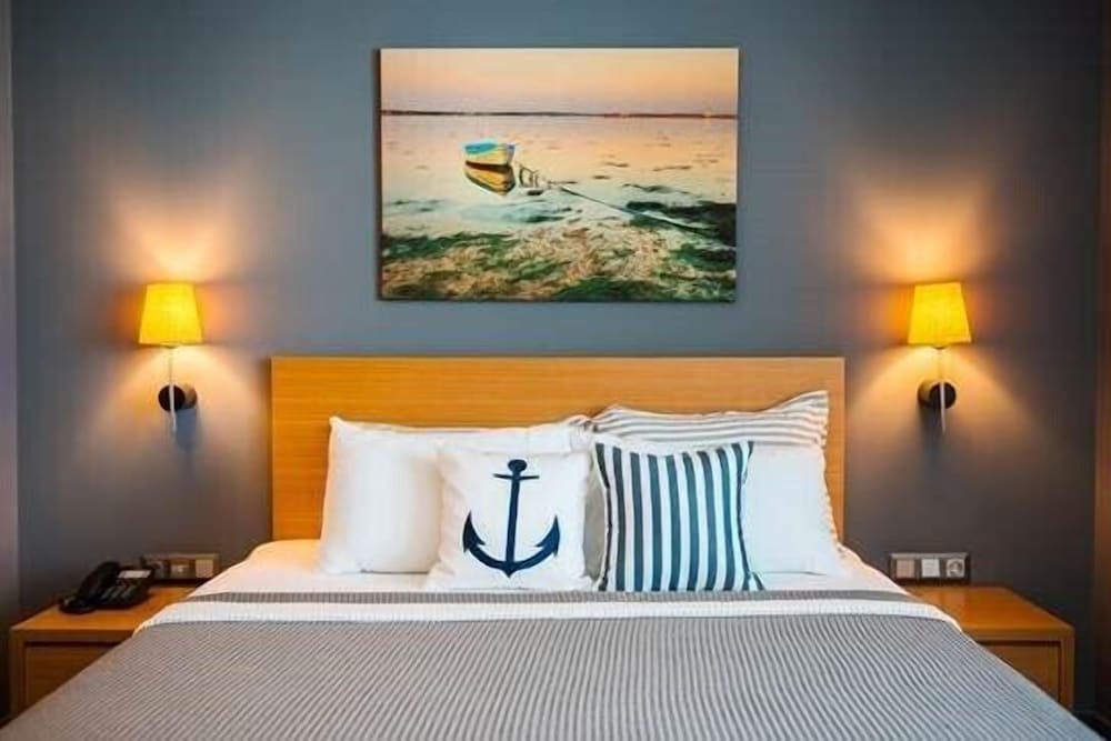 Port Marina Hotel 7/31